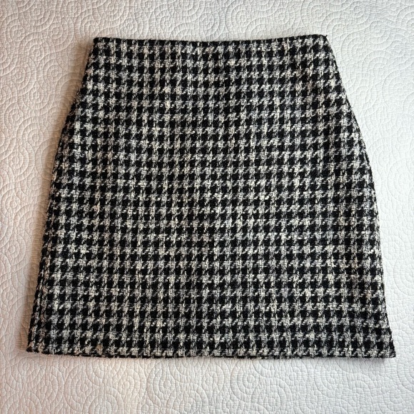 LOFT Black and White Houndstooth Mini Skirt - Picture 9 of 15